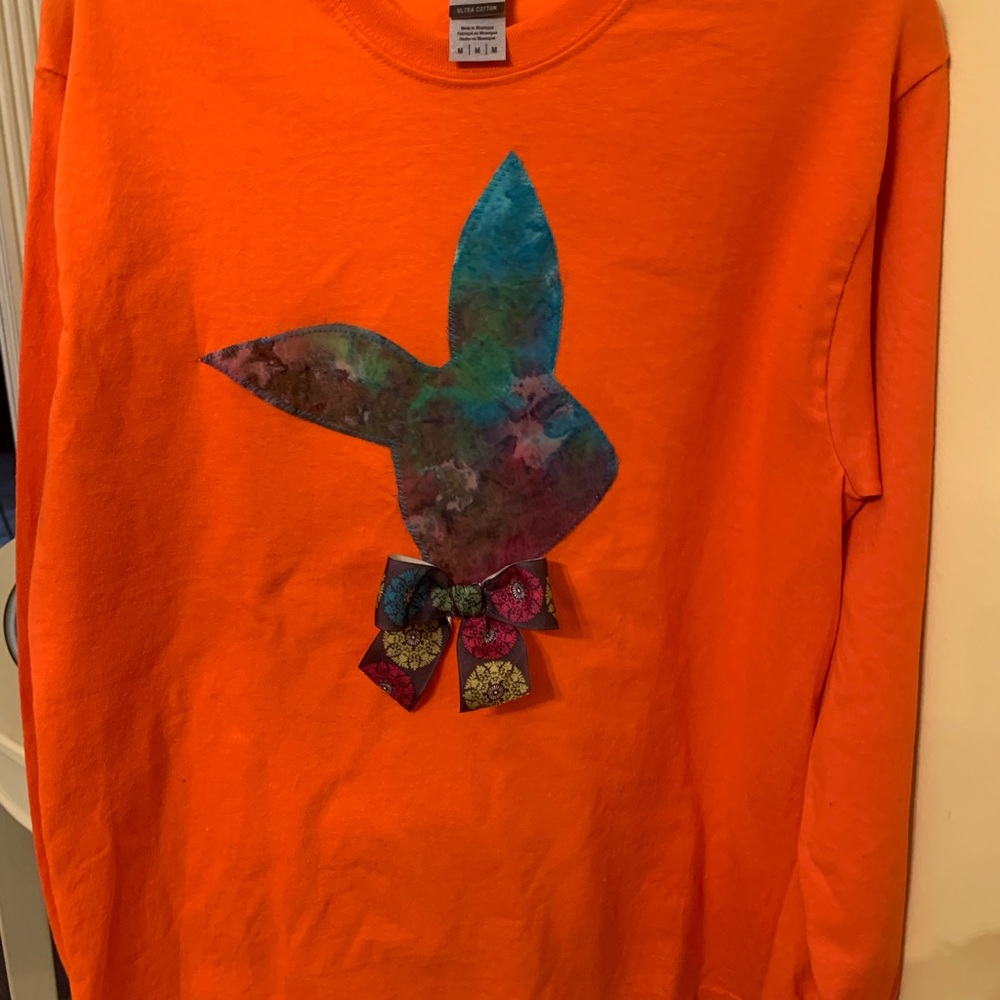NEW long sleeve tee with appliquéd bunny
